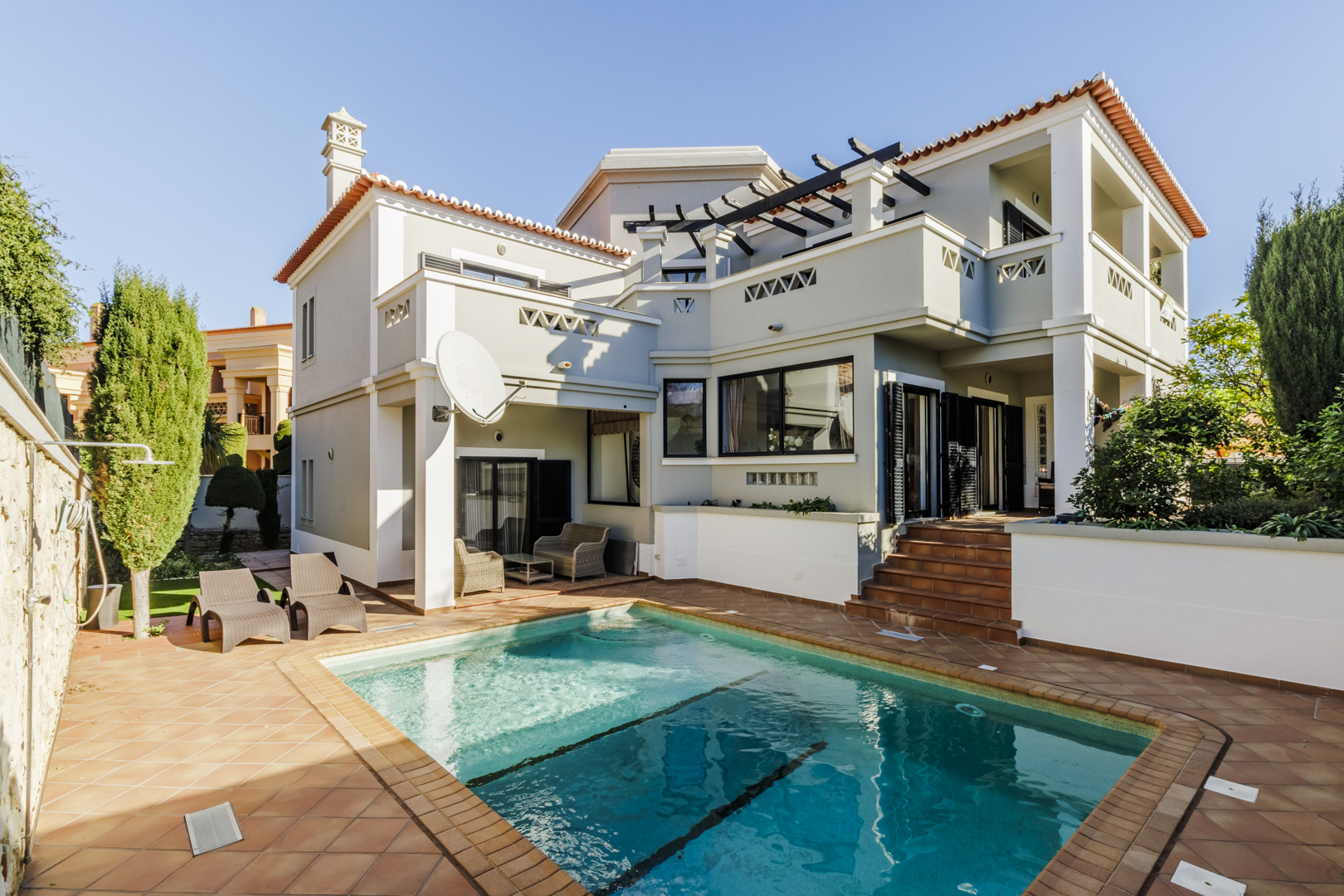 rear garden of algarve property